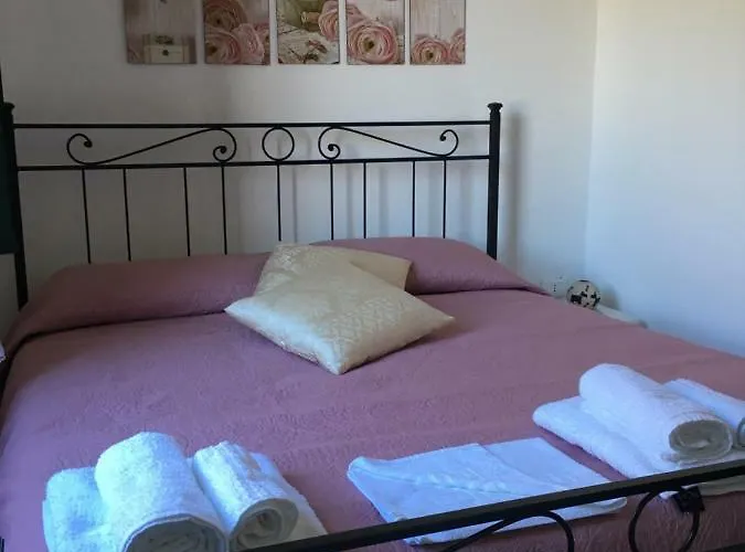 בית הארחה Le Rose Di Santina *